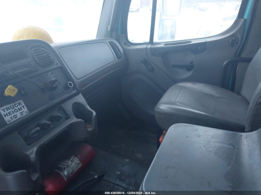2008 FREIGHTLINER M2 auction photo 7