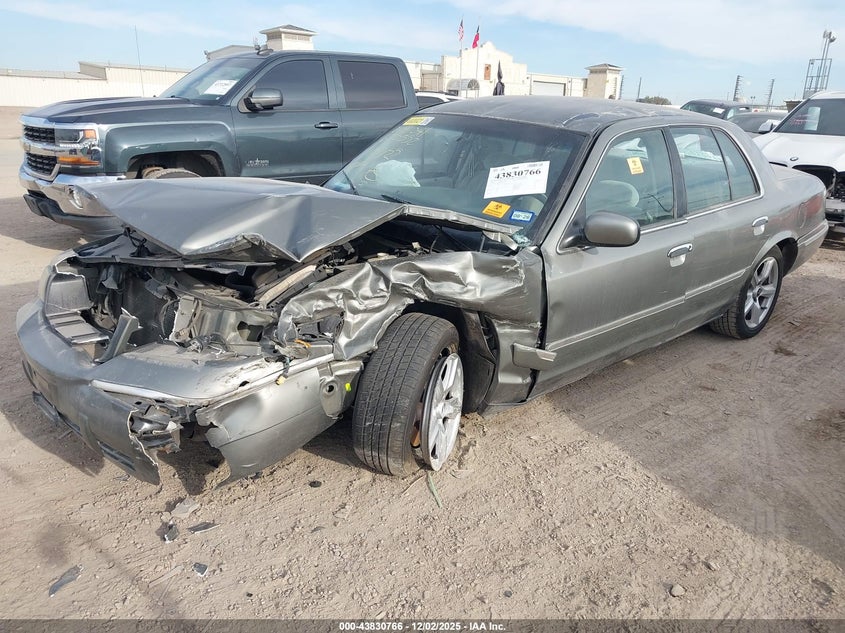 2MEFM74W52X620352 2002 MERCURY GRAND MARQUIS photo no. 2