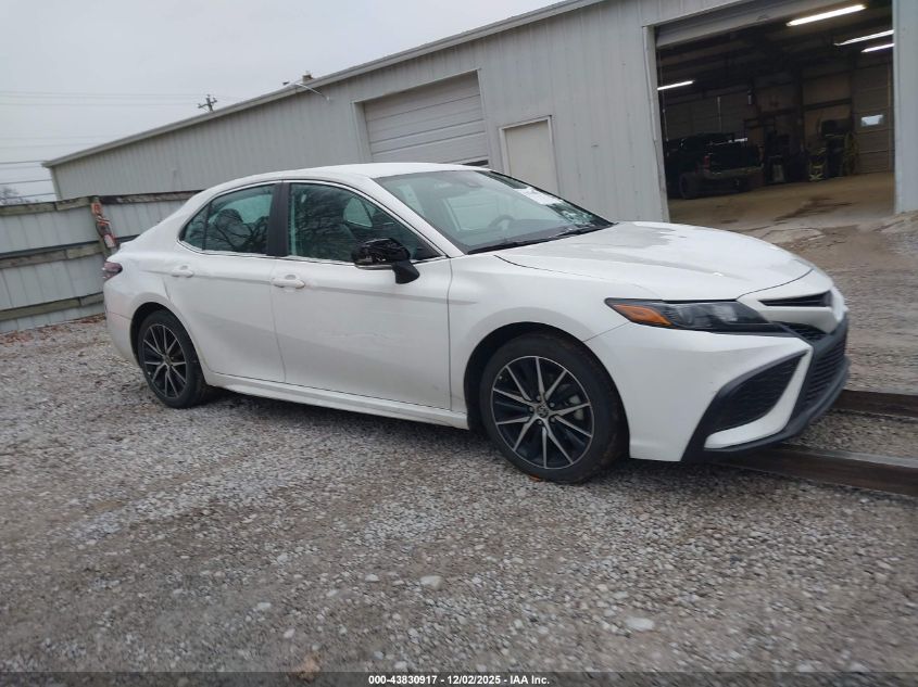 TOYOTA CAMRY SE AWD