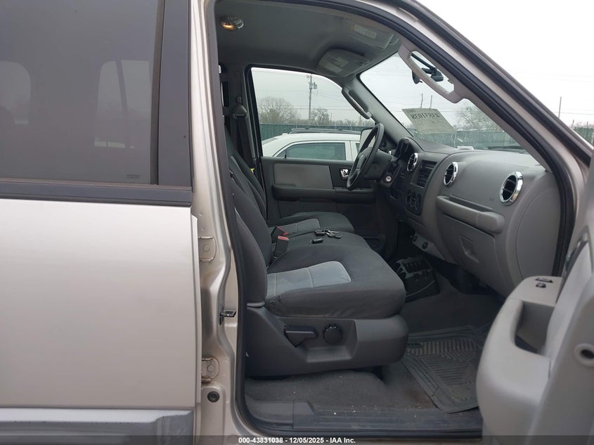 1FMPU13575LA61363 2005 FORD EXPEDITION photo no. 5