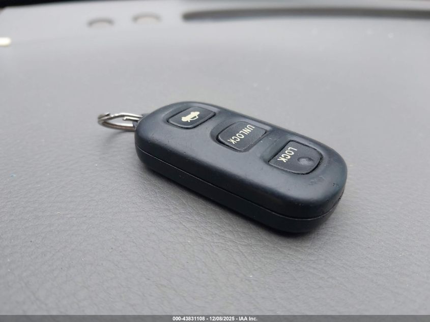 2002 Toyota Camry Le VIN: 4T1BE32K52U031844 Lot: 43831108