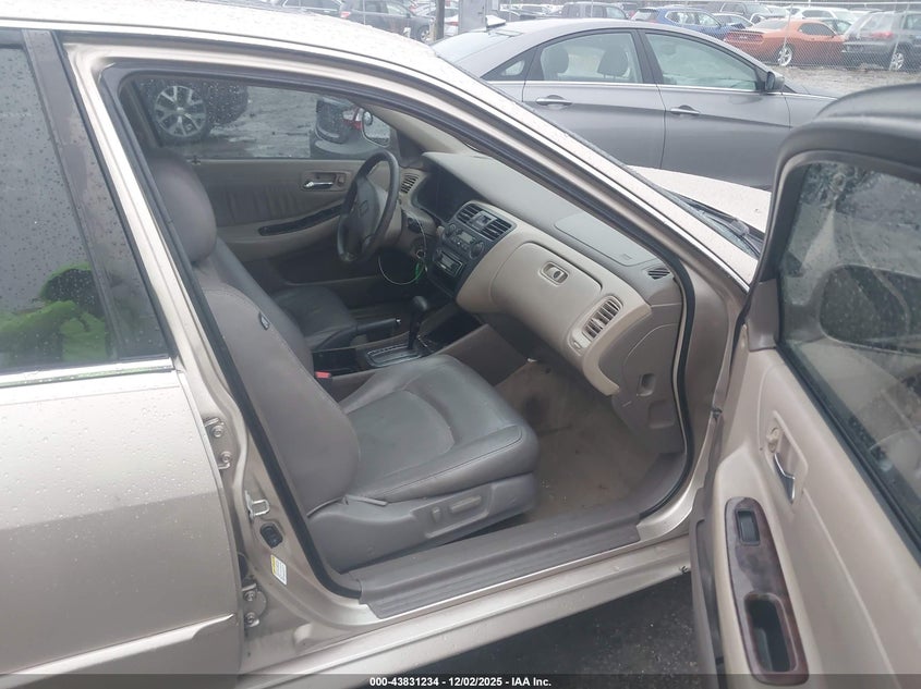 1HGCG16521A052471 2001 HONDA ACCORD photo no. 5