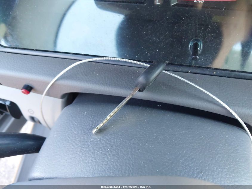 2002 Toyota Camry Le V6 VIN: 4T1BF30K12U005421 Lot: 43831454