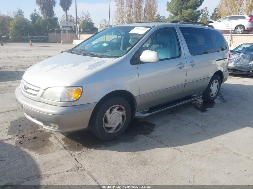 4T3ZF13C32U443114 2002 TOYOTA SIENNA photo no. 2