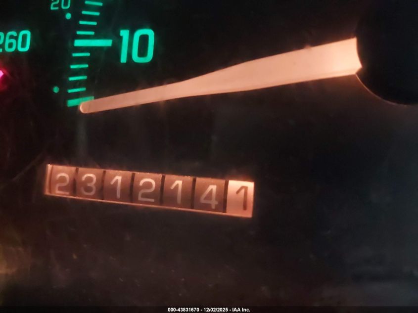 1994 Chevrolet Gmt-400 C2500 VIN: 1GCFC24HXRZ207811 Lot: 43831670