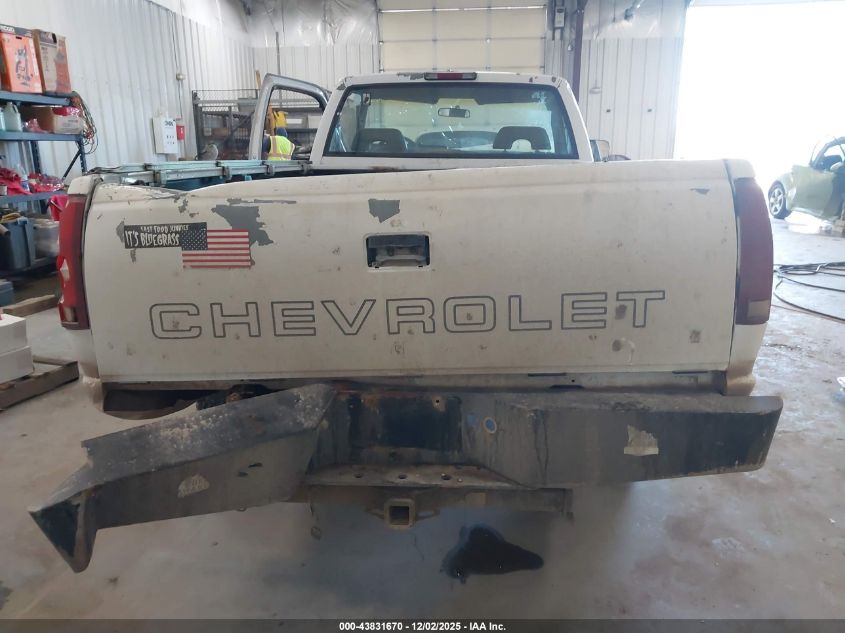 1994 Chevrolet Gmt-400 C2500 VIN: 1GCFC24HXRZ207811 Lot: 43831670