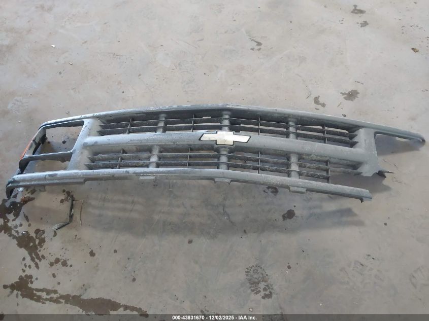 1994 Chevrolet Gmt-400 C2500 VIN: 1GCFC24HXRZ207811 Lot: 43831670