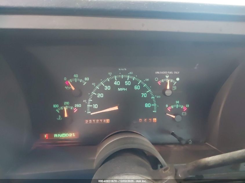 1994 Chevrolet Gmt-400 C2500 VIN: 1GCFC24HXRZ207811 Lot: 43831670