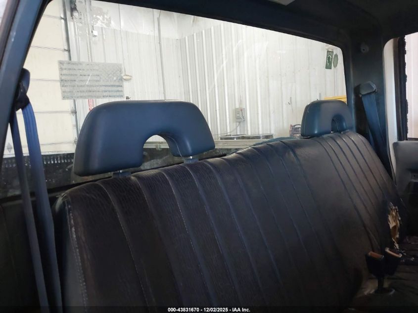 1994 Chevrolet Gmt-400 C2500 VIN: 1GCFC24HXRZ207811 Lot: 43831670