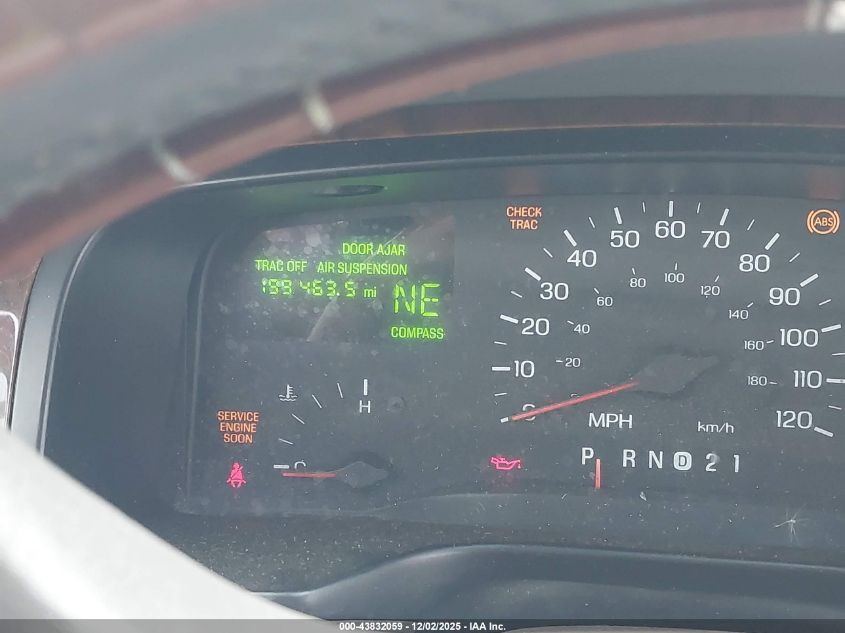 1998 Lincoln Town Car Signature VIN: 1LNFM82W2WY619543 Lot: 43832059