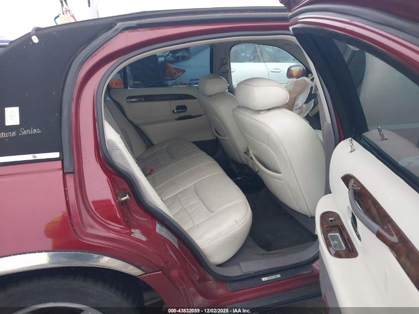 1998 Lincoln Town Car Signature VIN: 1LNFM82W2WY619543 Lot: 43832059