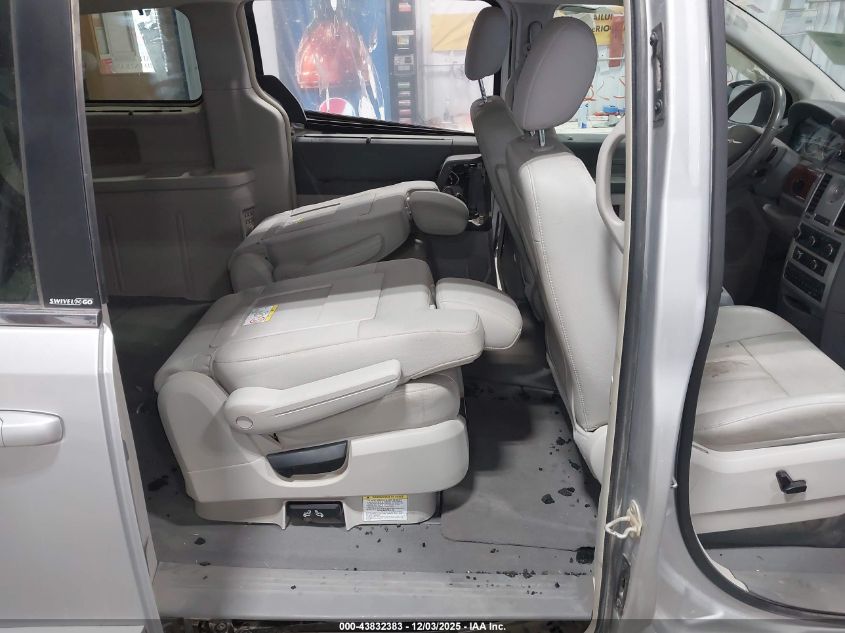 2008 Chrysler Town & Country Touring VIN: 2A8HR54P88R817515 Lot: 43832383