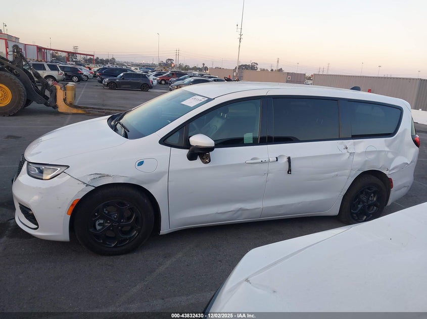 2023 Chrysler Pacifica Hybrid Touring L VIN: 2C4RC1L72PR618594 Lot: 43832430