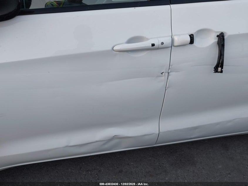 2023 Chrysler Pacifica Hybrid Touring L VIN: 2C4RC1L72PR618594 Lot: 43832430