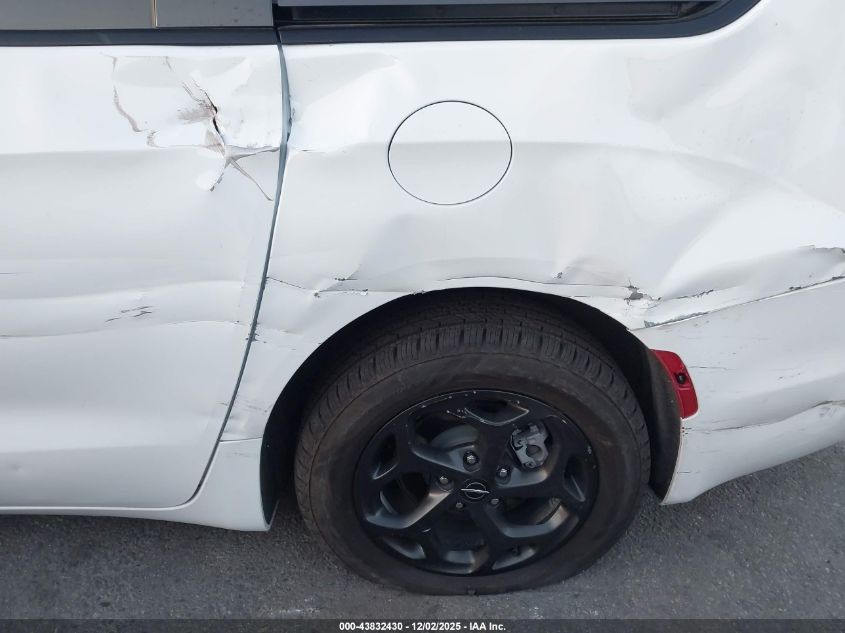 2023 Chrysler Pacifica Hybrid Touring L VIN: 2C4RC1L72PR618594 Lot: 43832430