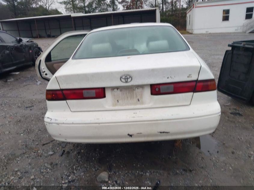 1998 Toyota Camry Le VIN: 4T1BG22K9WU291061 Lot: 43832830