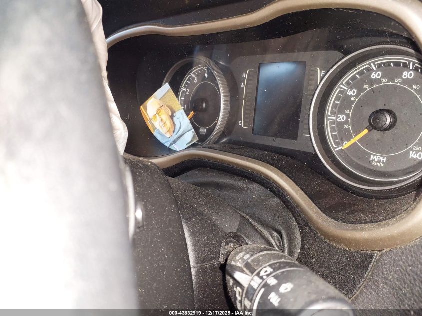 2015 Jeep Cherokee Latitude VIN: 1C4PJLCSXFW677363 Lot: 43832919