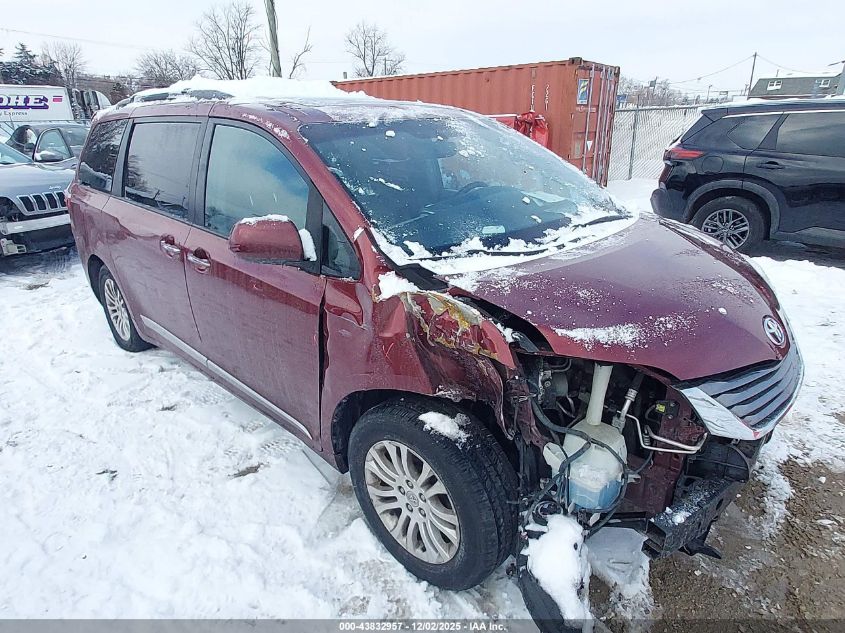 TOYOTA SIENNA XLE PREMIUM 8 PASSENGER