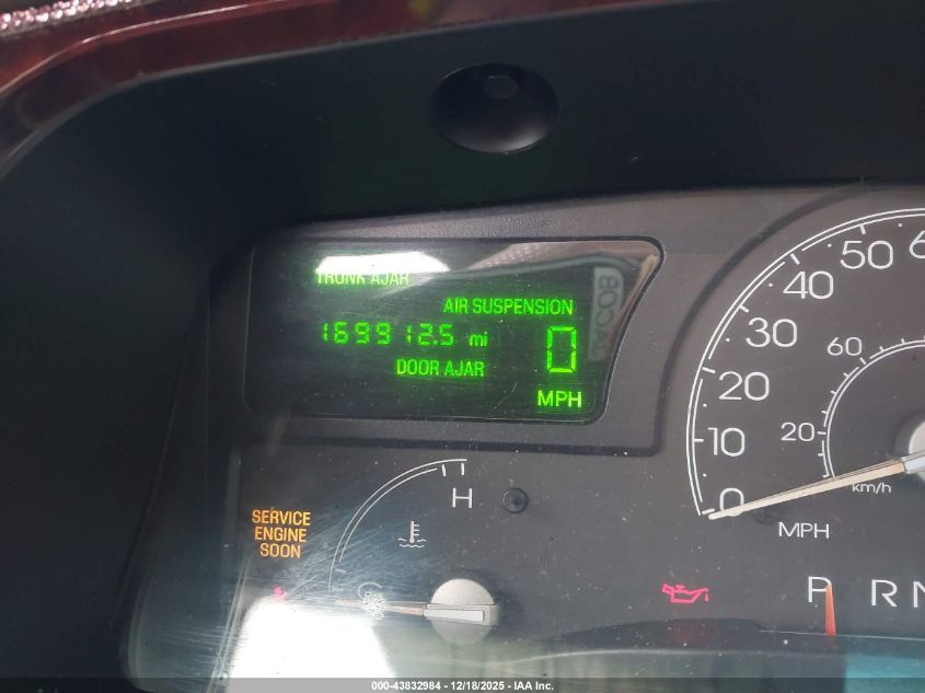 2005 Lincoln Town Car Signature VIN: 1LNHM81W75Y622267 Lot: 43832984