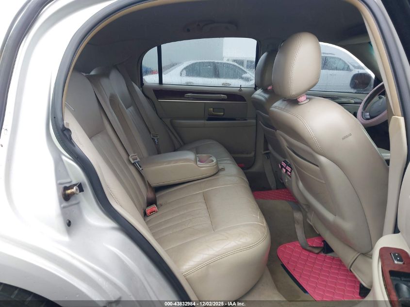 2005 Lincoln Town Car Signature VIN: 1LNHM81W75Y622267 Lot: 43832984