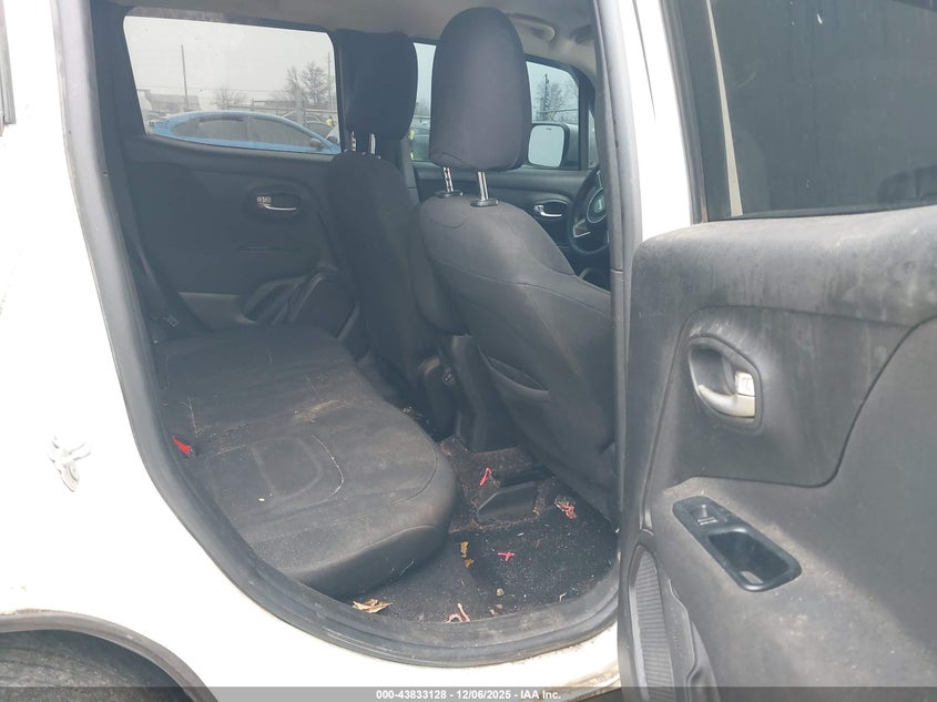 2019 JEEP RENEGADE auction photo 8
