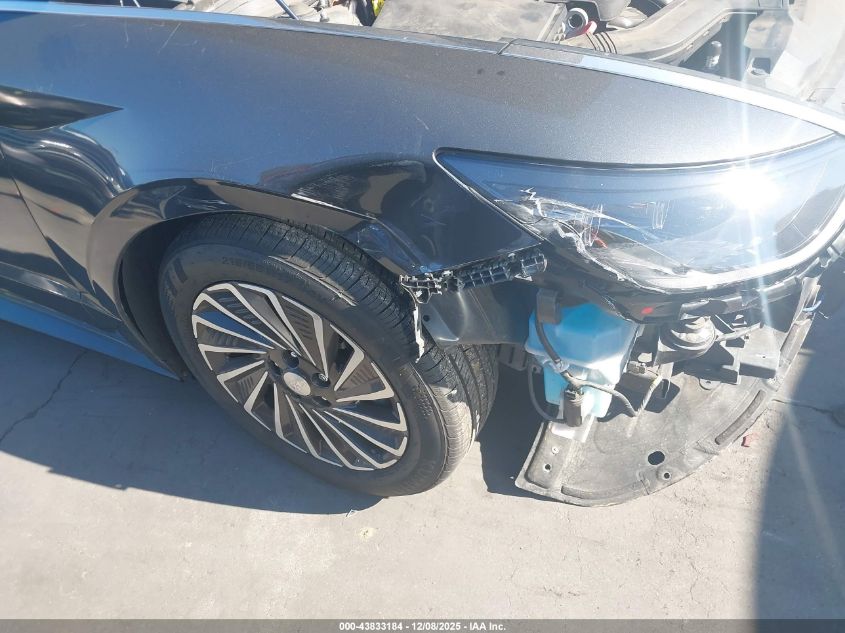 2023 Hyundai Sonata Hybrid Limited VIN: KMHL54JJXPA070229 Lot: 43833184