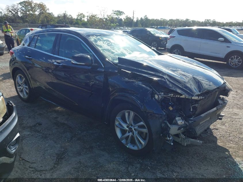 INFINITI QX30 LUXURY