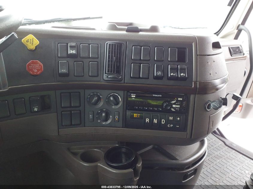 2018 Volvo Vnl VIN: 4V4NC9EH4JN889796 Lot: 43833795