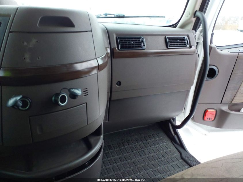 2018 Volvo Vnl VIN: 4V4NC9EH4JN889796 Lot: 43833795