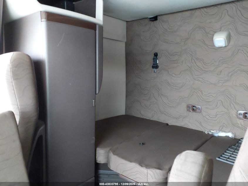 2018 Volvo Vnl VIN: 4V4NC9EH4JN889796 Lot: 43833795