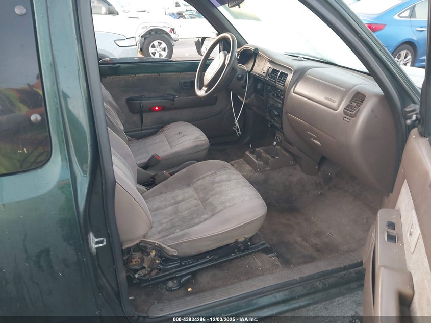 4TAVL52N2YZ661258 2000 TOYOTA TACOMA photo no. 5