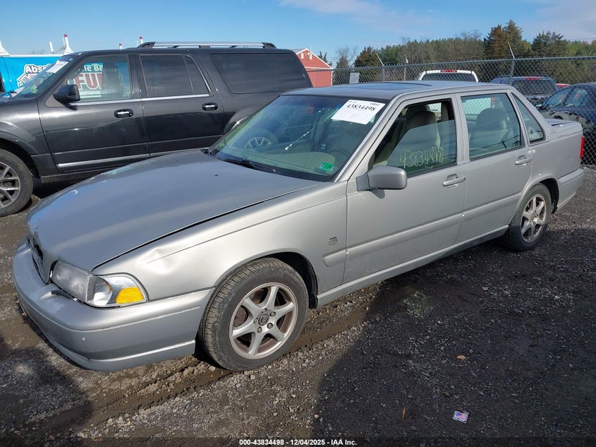 YV1LS56D4X2568744 1999 VOLVO S70 photo no. 2
