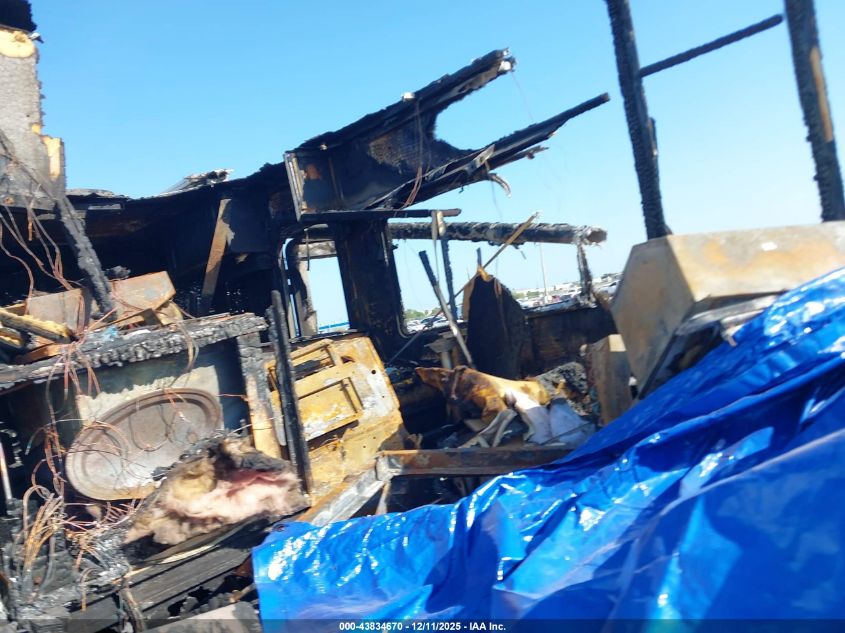 1994 Chevrolet P30 VIN: 1GBKP37N1R3305871 Lot: 43834670