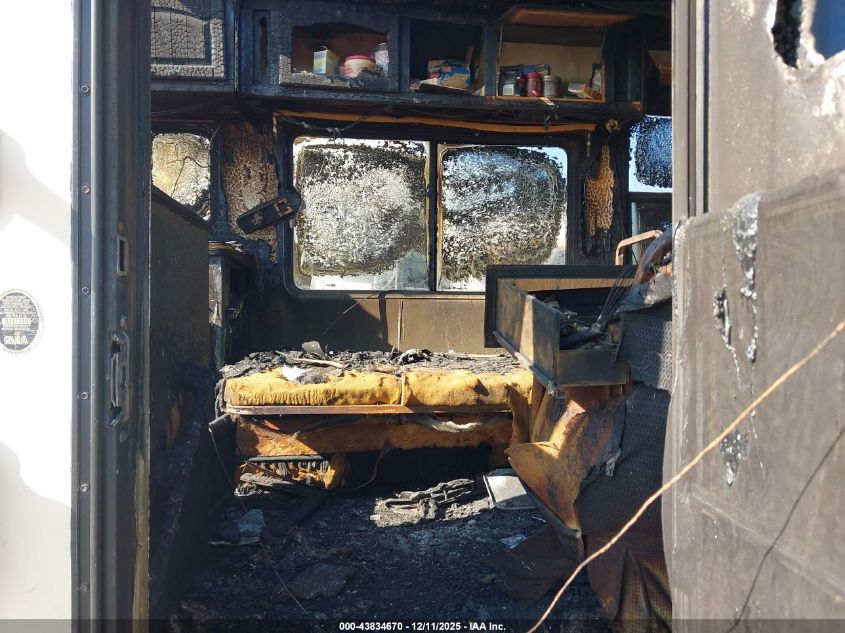 1994 Chevrolet P30 VIN: 1GBKP37N1R3305871 Lot: 43834670