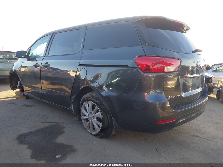 2017 KIA SEDONA auction photo 3