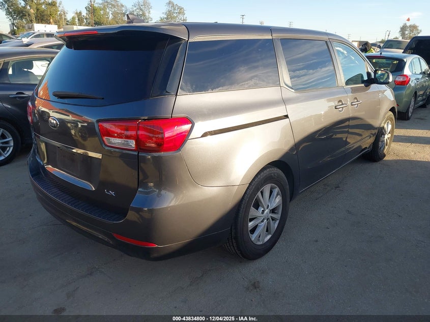 2017 KIA SEDONA auction photo 4