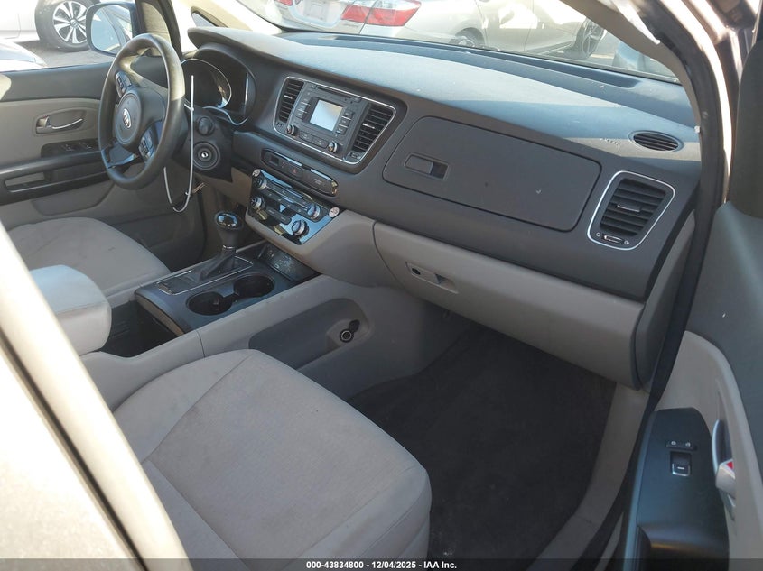 2017 KIA SEDONA auction photo 5
