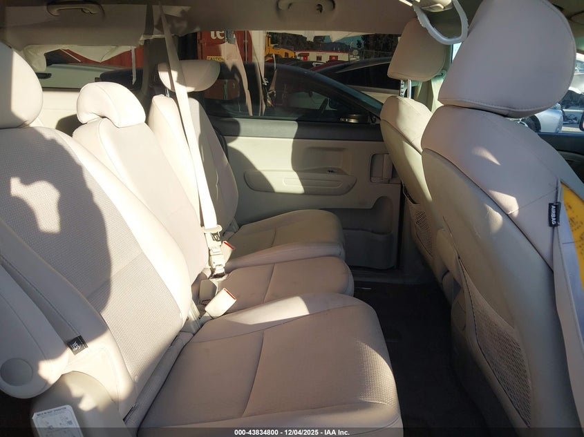 2017 KIA SEDONA auction photo 8
