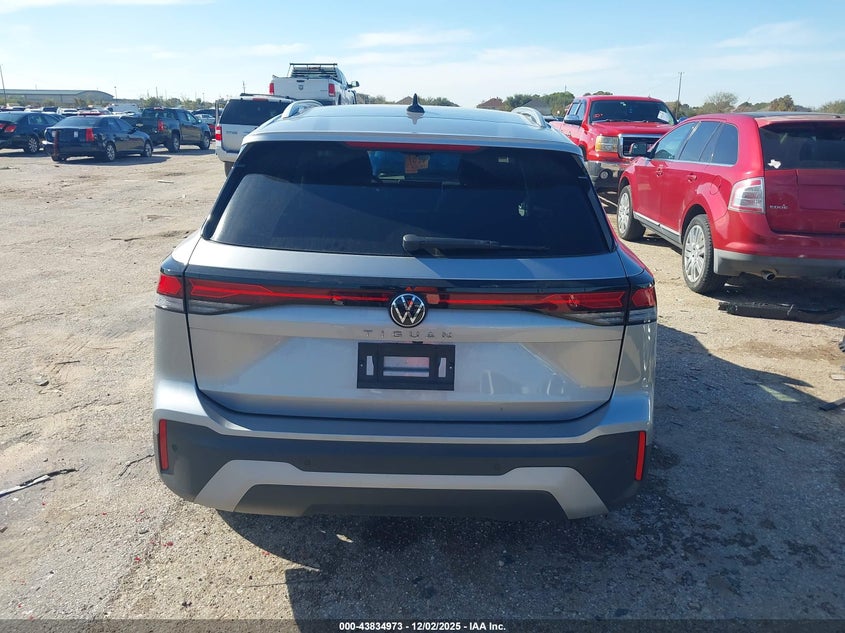 2025 Volkswagen Tiguan - view 17