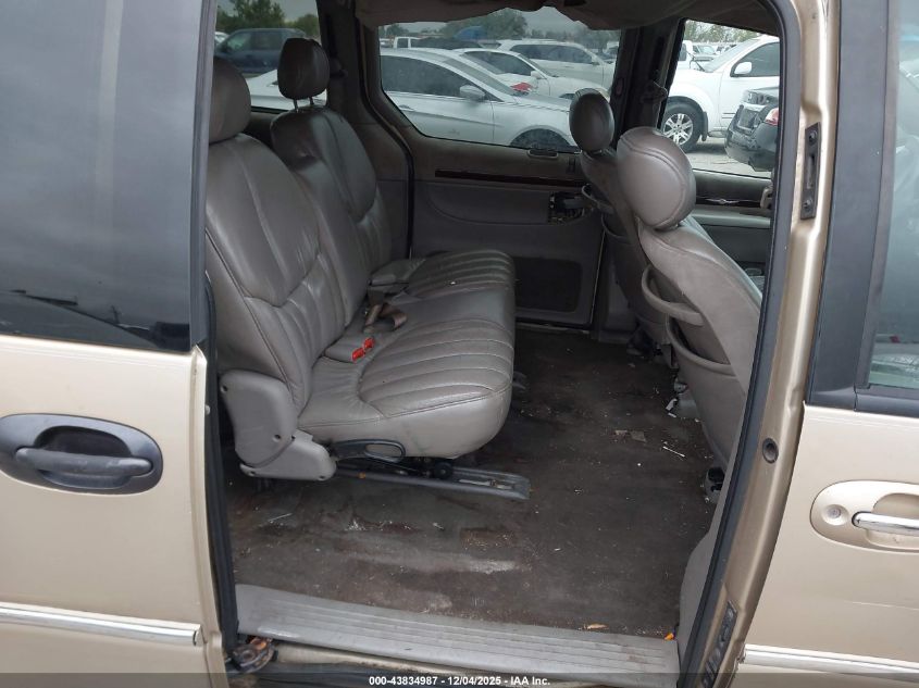 2000 Chrysler Town & Country Limited VIN: 1C4GP64L7YB702317 Lot: 43834987