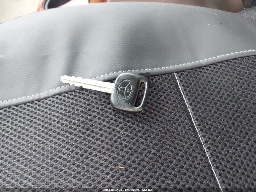 2000 Toyota Tundra Ltd V8 VIN: 5TBBT4817YS093279 Lot: 43835120