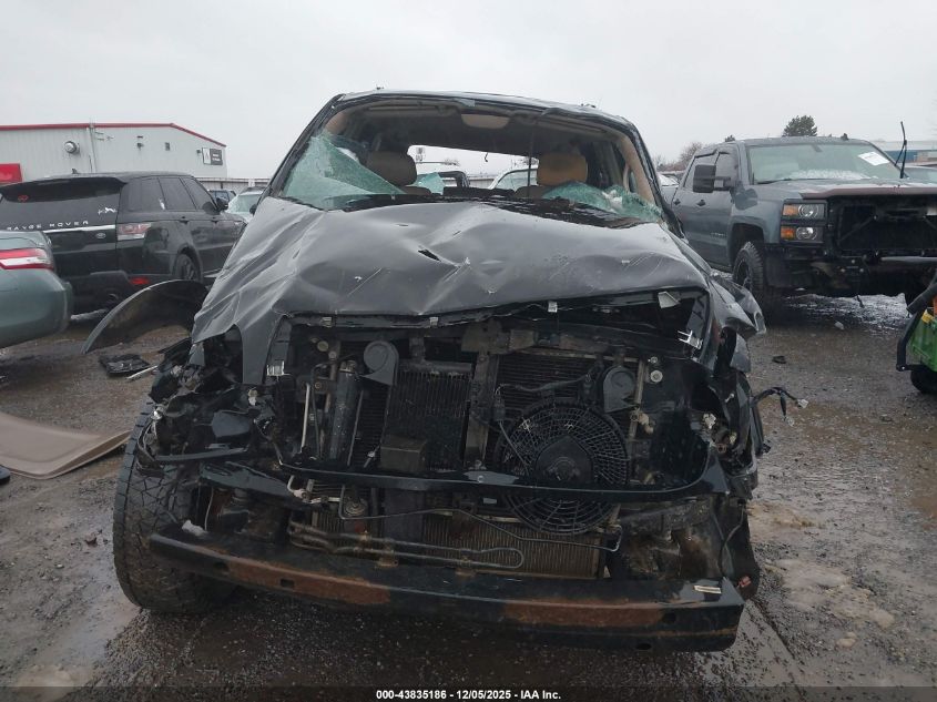 2002 Toyota Sequoia Limited V8 VIN: 5TDBT48A82S122481 Lot: 43835186