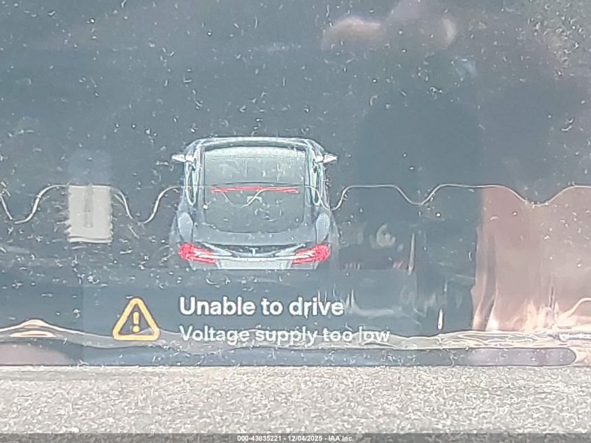 2015 Tesla Model S 60/70/85 VIN: 5YJSA1E12FF118221 Lot: 43835221