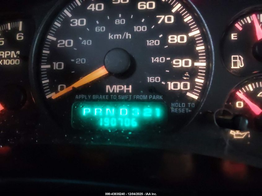 2000 Chevrolet Suburban 1500 Lt VIN: 3GNFK16T2YG117248 Lot: 43835240