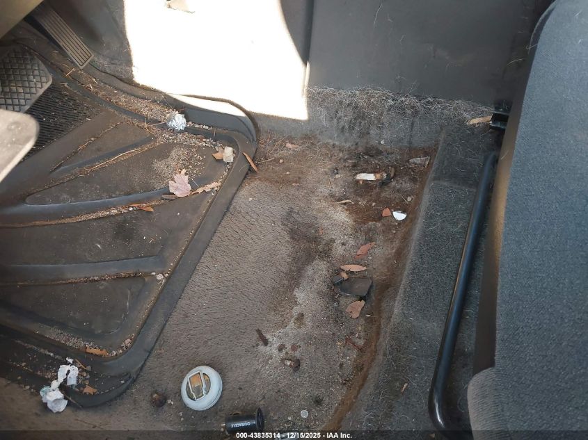 2004 Saturn Ion 3 VIN: 1G8AW12F44Z112824 Lot: 43835314