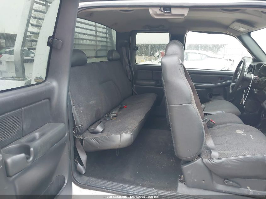 2000 Chevrolet Silverado 1500 VIN: 2GCEC19V1Y1385585 Lot: 43835395