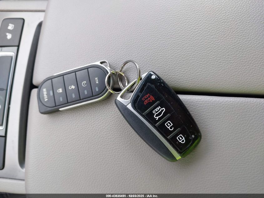 2016 Hyundai Genesis 3.8 VIN: KMHGN4JE0GU121739 Lot: 43835451