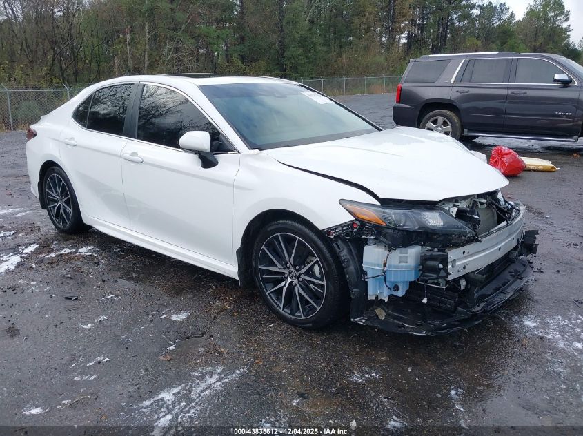 TOYOTA CAMRY HYBRID SE