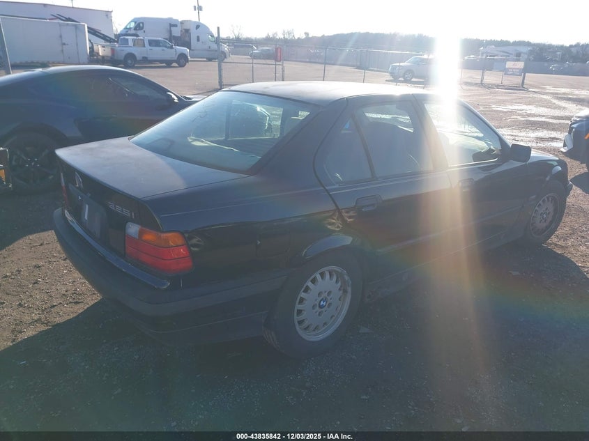 WBACB3328RFE19620 1994 BMW 3ER photo no. 4