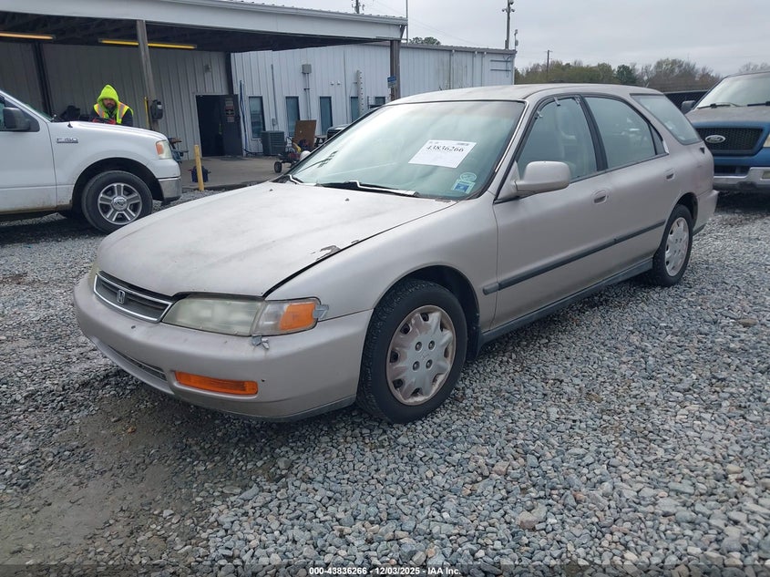 1HGCE1821VA008895 1997 HONDA ACCORD photo no. 2